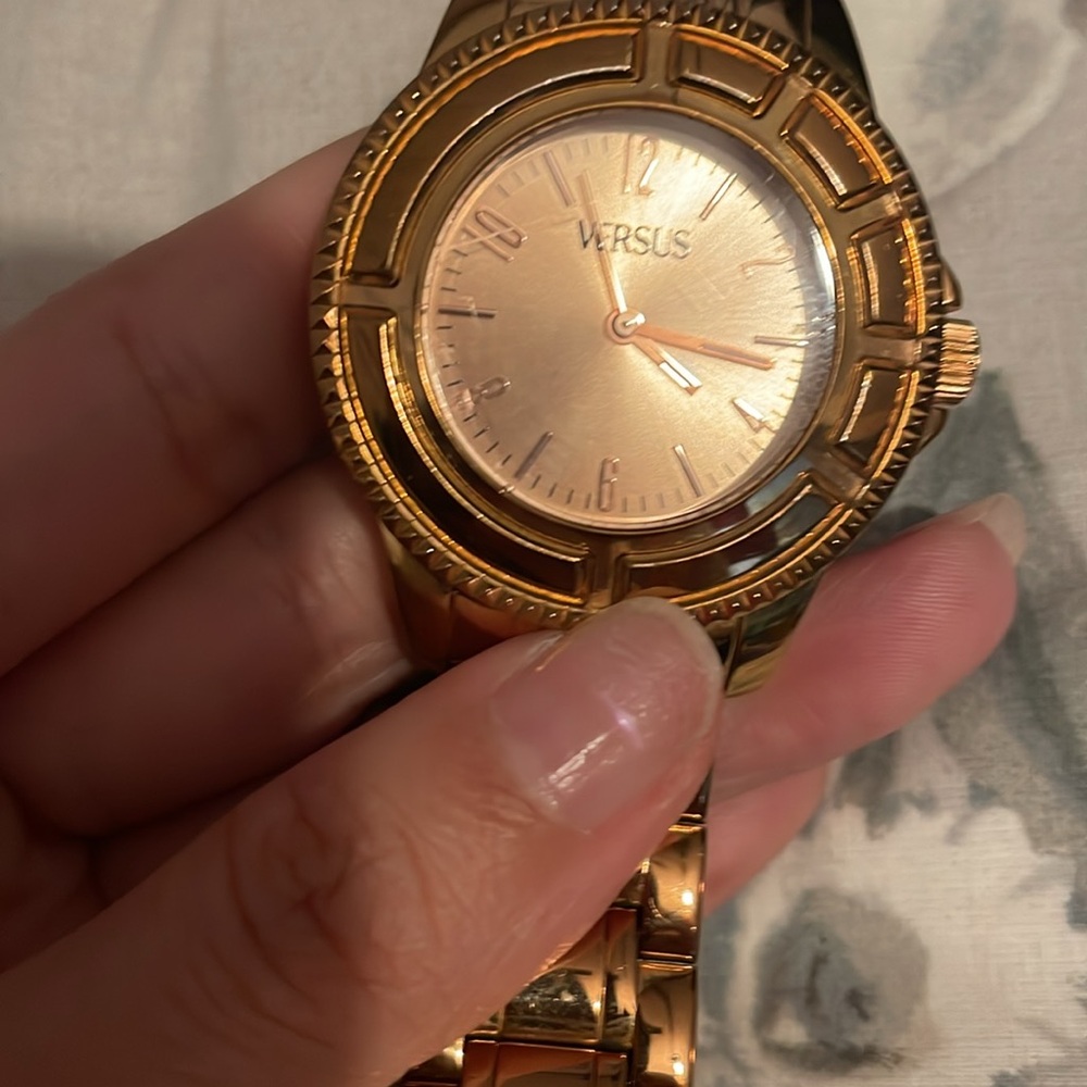 VINTAGE VERSUS VERSACE ROSE GOLD WATCH - Picture 8 of 14